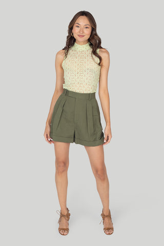 Frame - Pleated Wide Cuff Short in Military Green